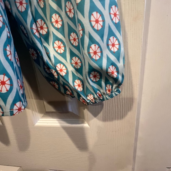 NWOT-Women’s button down blouse - Picture 4 of 6